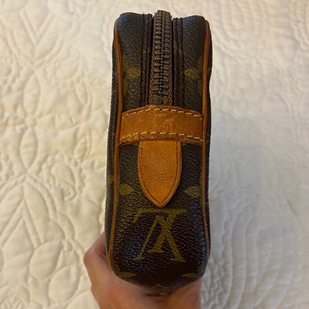 Louis Vuitton Monogram Toiletry Bag in Brown monogram - Picture 4 of 8